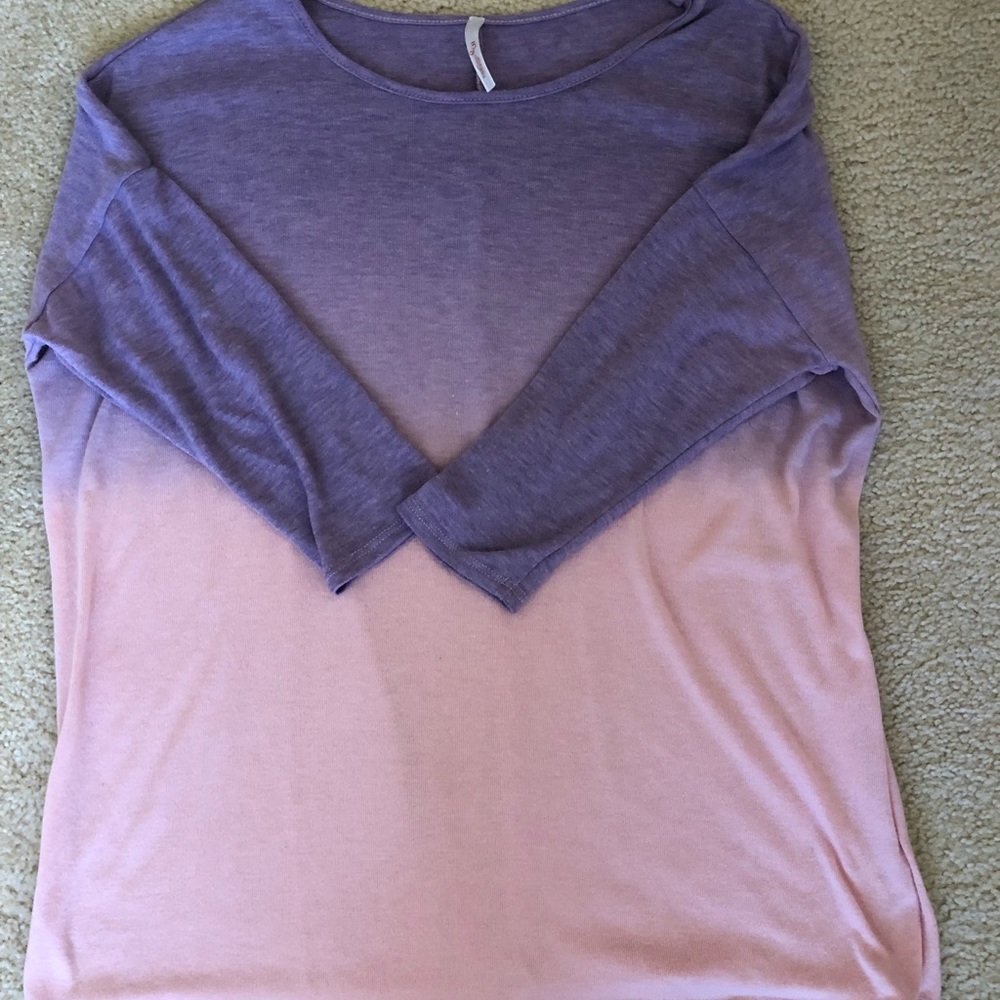 Two toned thin quarter length sweater